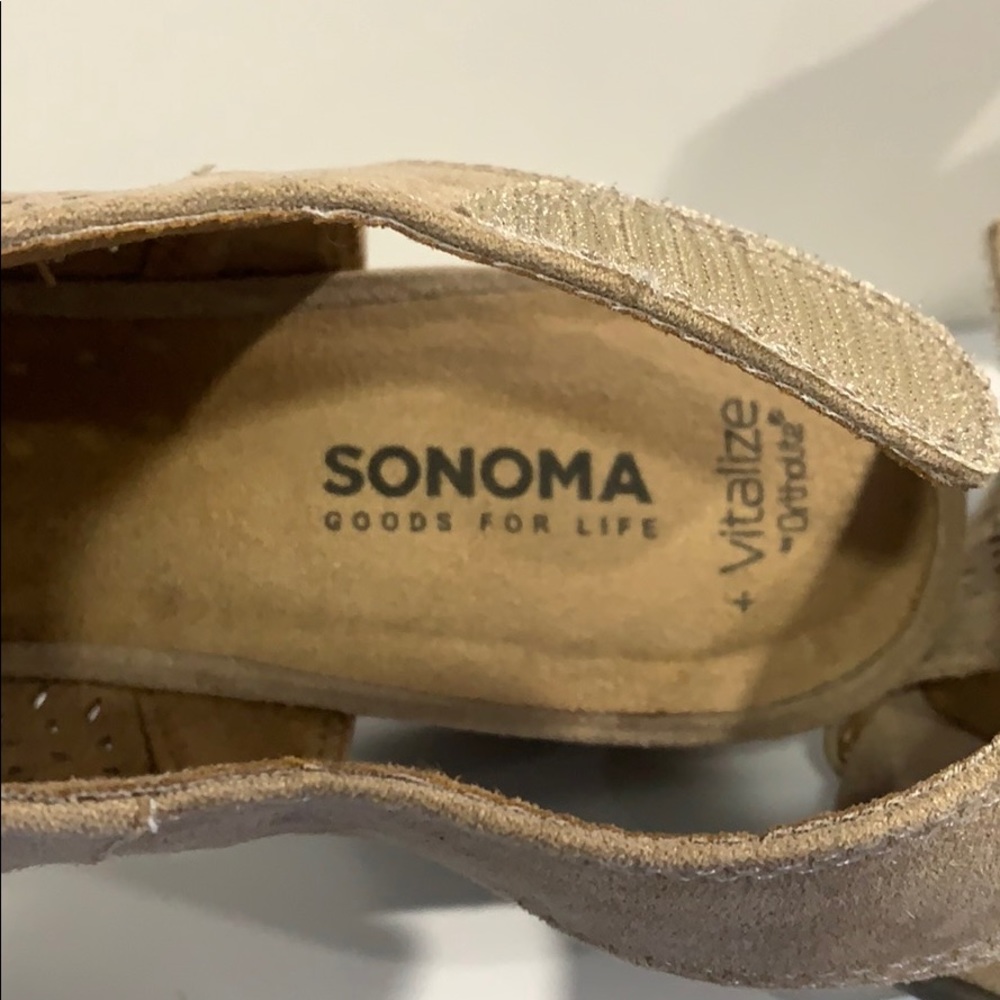 Sandals - Picture 2 of 3